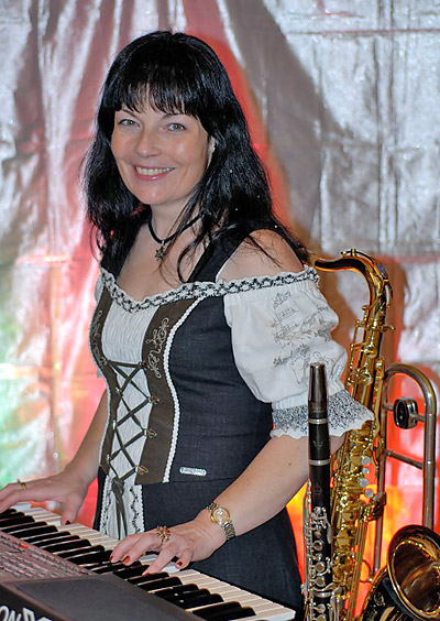 Manuela Mller - Alleinunterhalterin - Tanz- und Unterhaltungsmusik fr Ihre Anlsse wie Hochzeiten, Geburtstage, Firmenanlsse, Parties, usw.